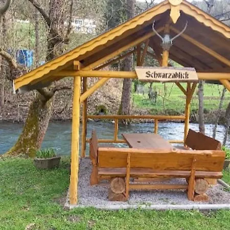 Am Fusse Der Bergbahn 